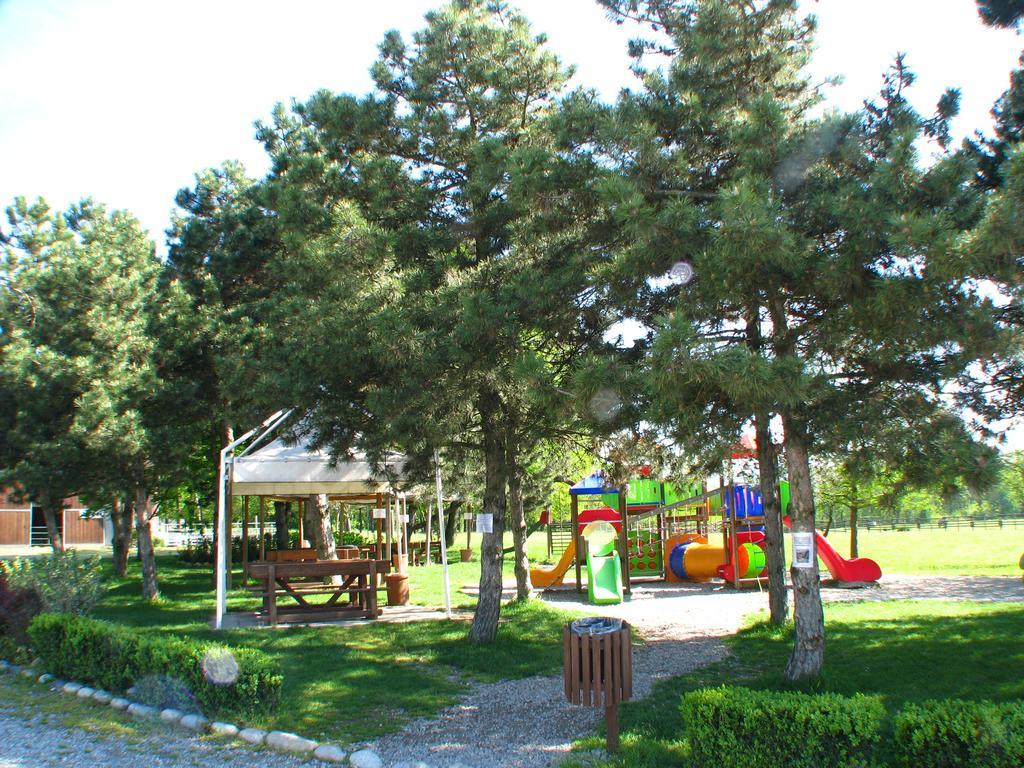 Agriturismo Cassinazza Orsenigo Bagian luar foto